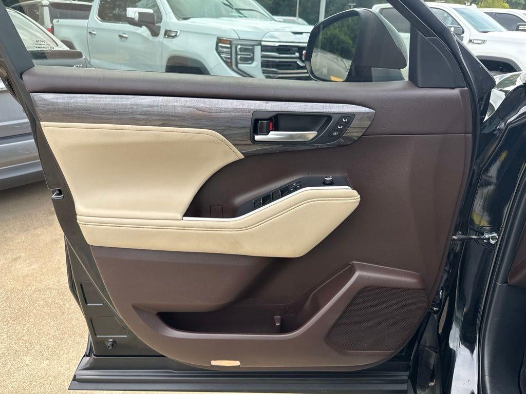 2022 Toyota Highlander Hybrid Limited