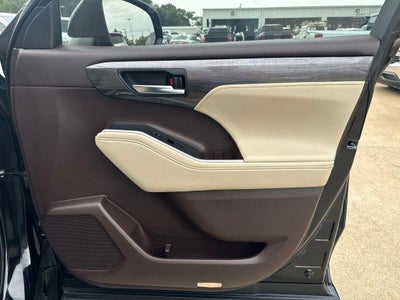2022 Toyota Highlander Hybrid Limited
