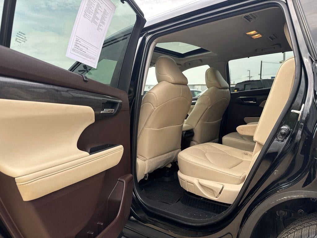 2022 Toyota Highlander Hybrid Limited