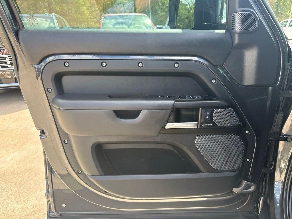 2023 Land Rover Defender V8