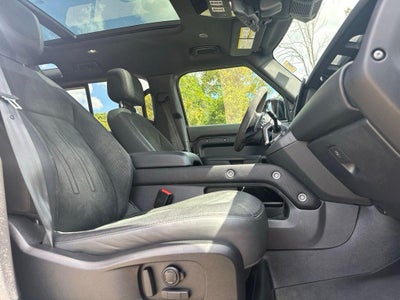 2023 Land Rover Defender V8