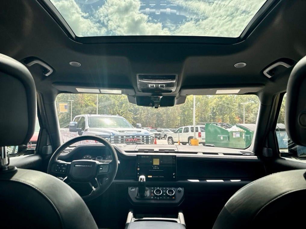2023 Land Rover Defender V8
