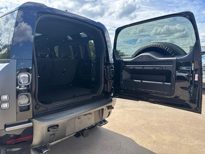 2023 Land Rover Defender V8