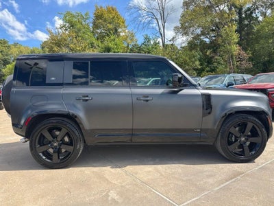 2023 Land Rover Defender V8